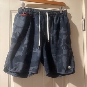 Vuori Navy Camo Banks Shorts| Size L